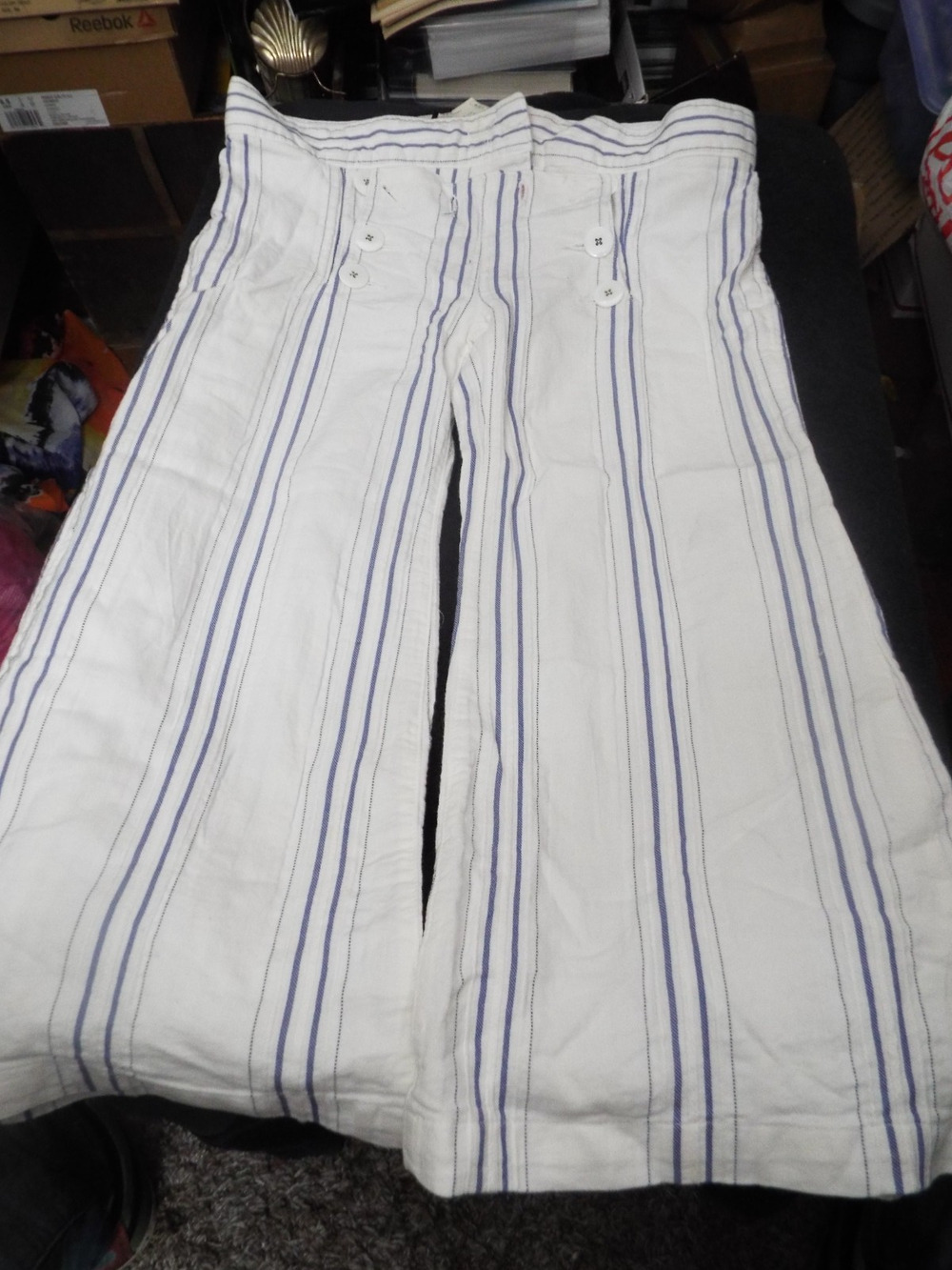 Allen Schwartz White Striped flare 3/4 pants Sz 8 NWT